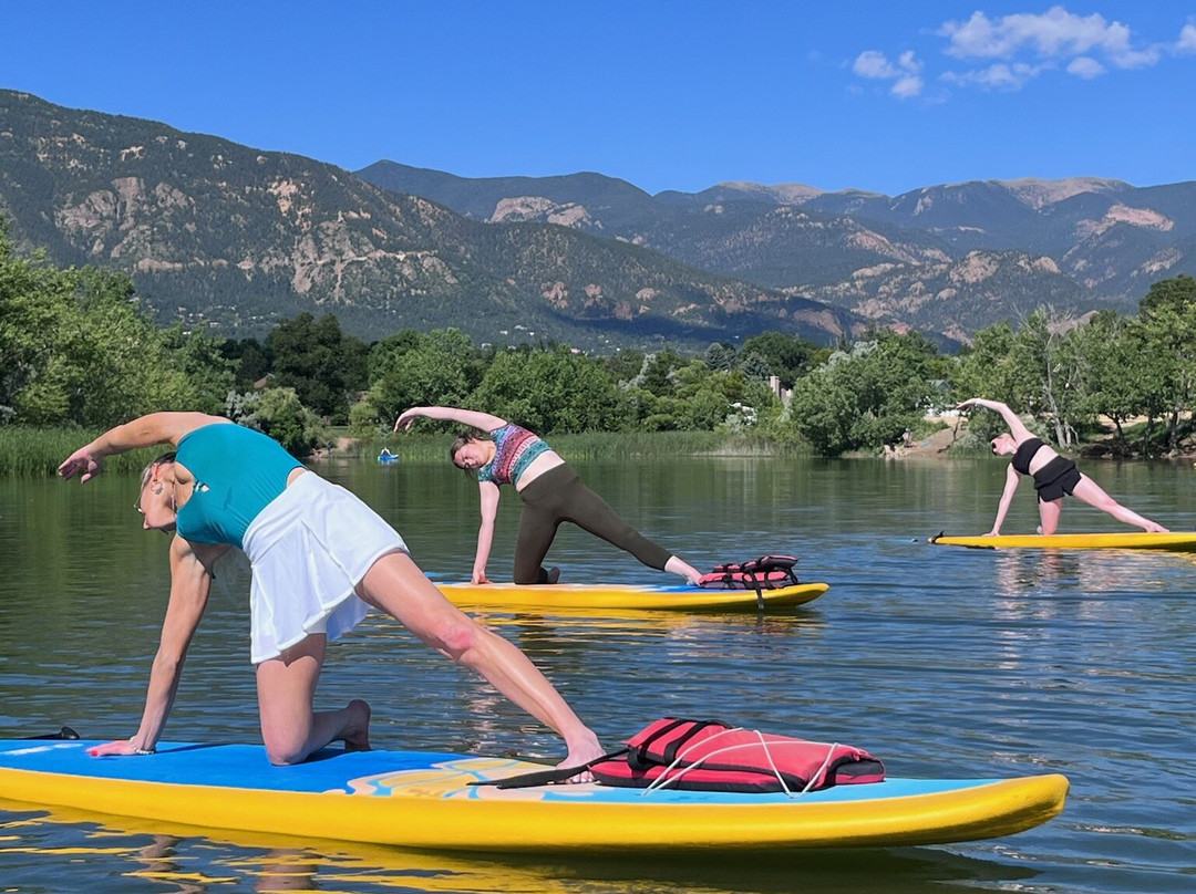 Dragonfly Paddle Yoga景点图片