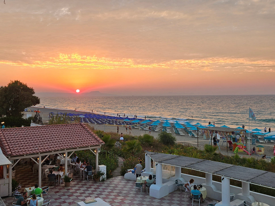 Golden Beach Hotel主图