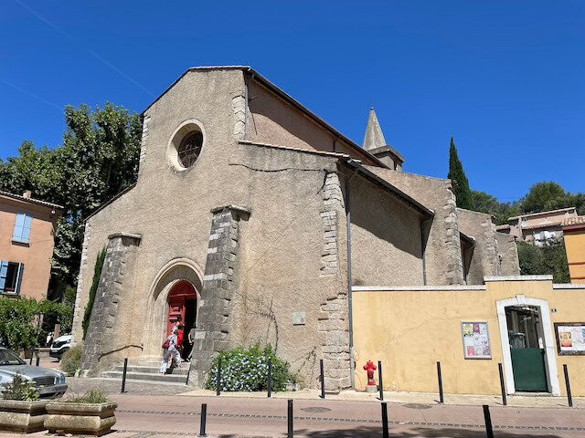 Eglise Saint-Sauveur-La Roquebrussanne必去景点