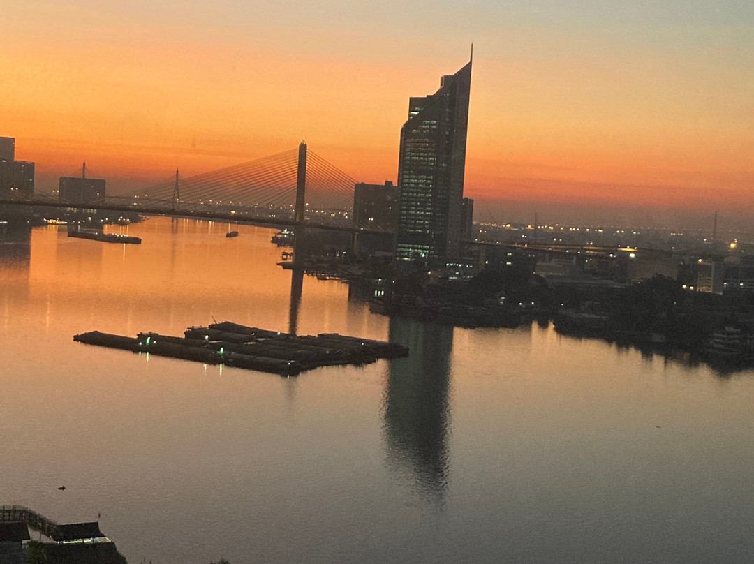 美殿河畔酒店主图