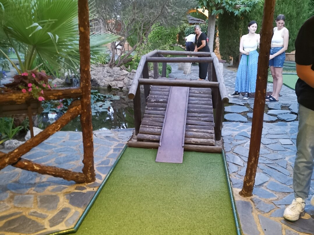 Minigolf Carmanso-艾姆布里亚布拉瓦必去景点