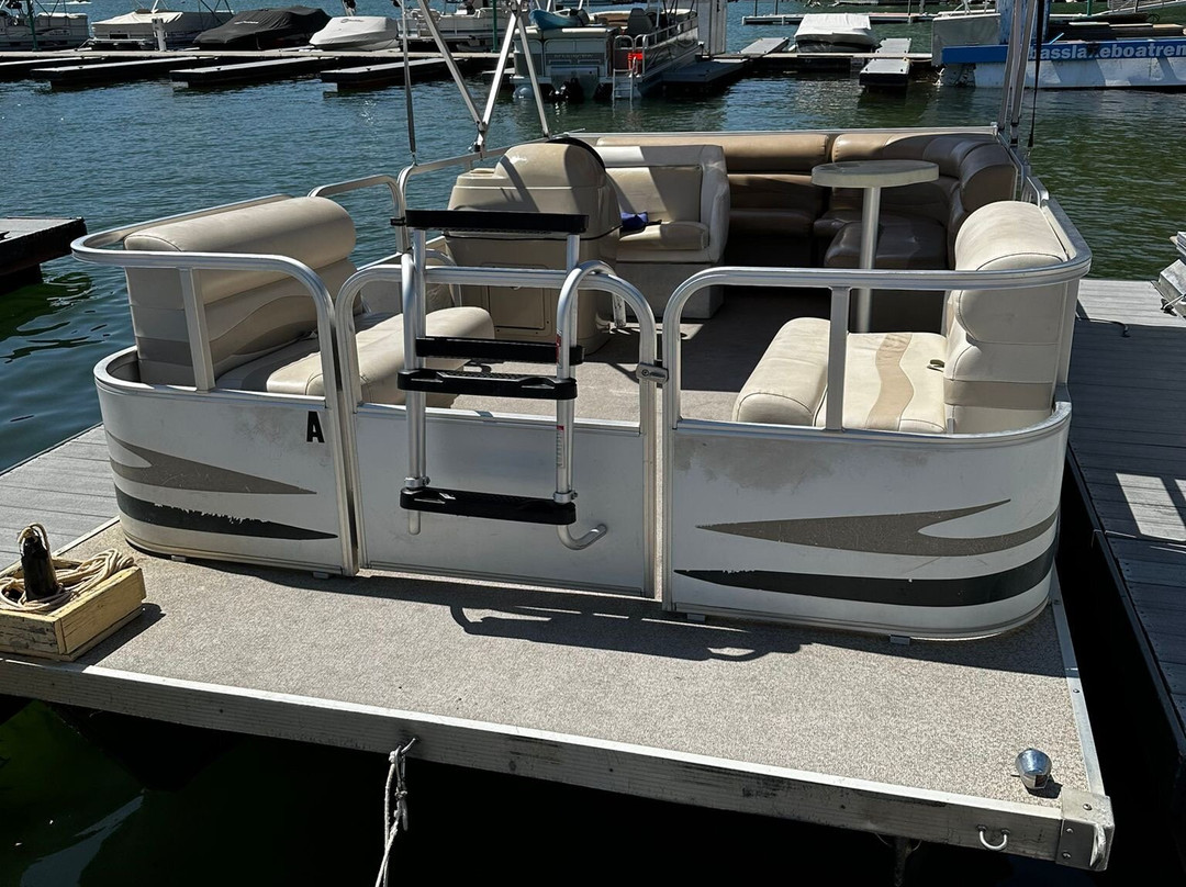Bass Lake Water Sports Boat Rentals景点图片