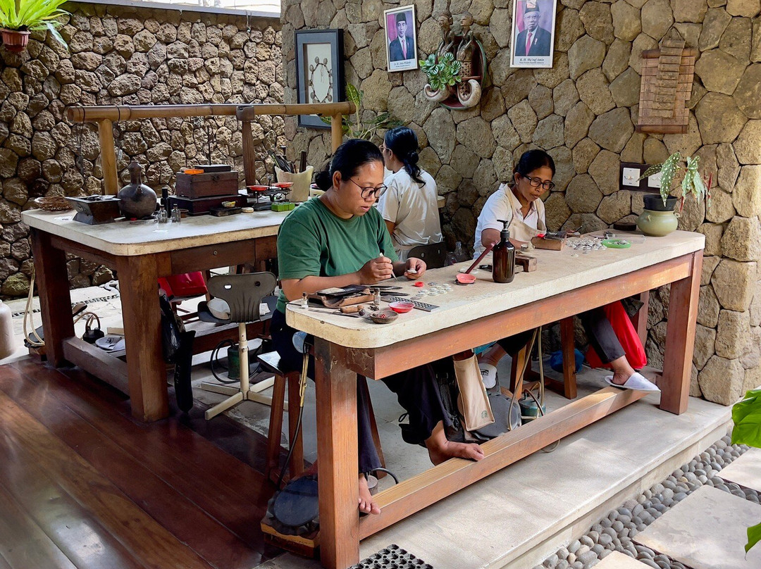 Prapen Jewelry & Artifacts景点图片