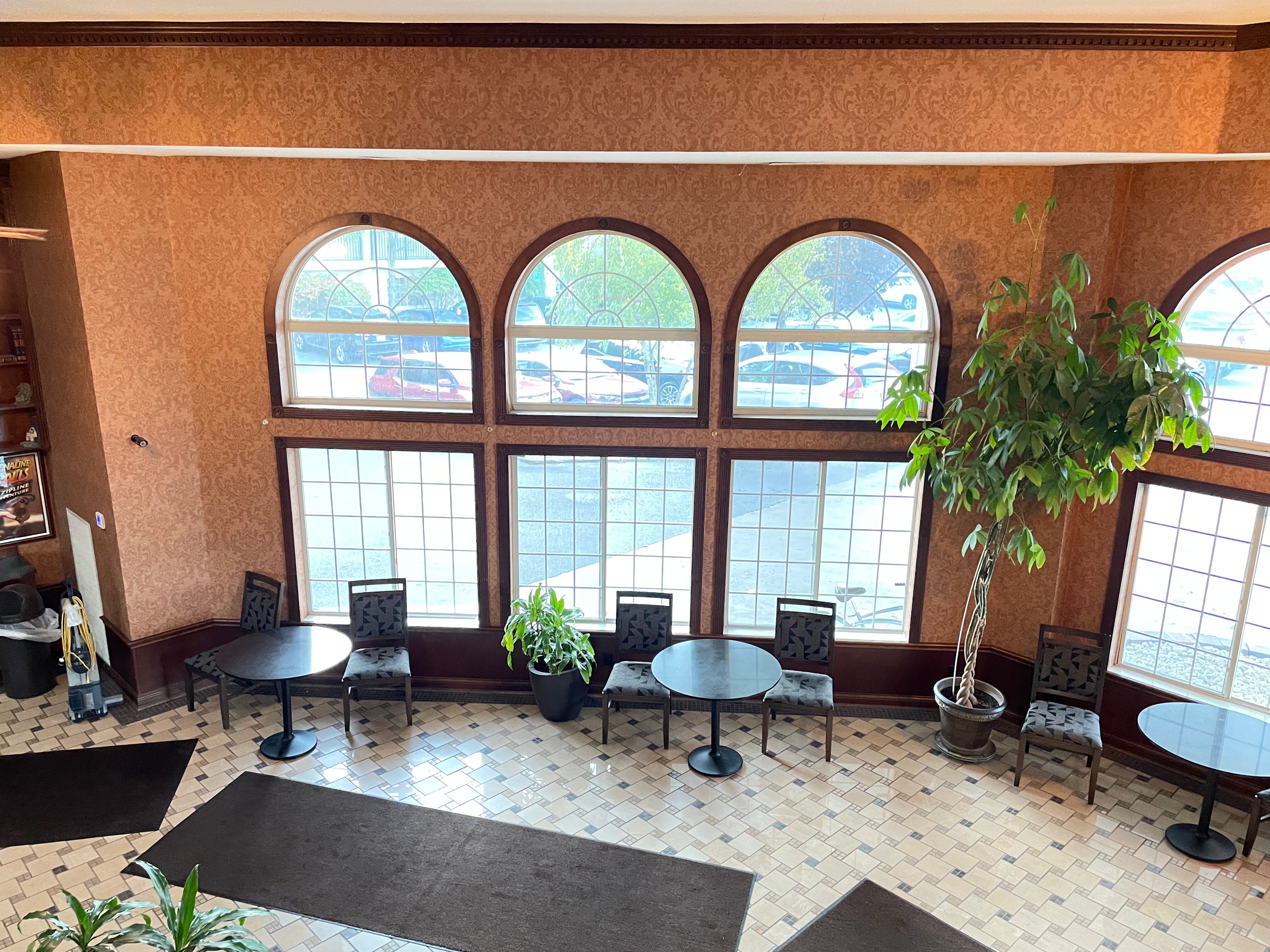 Hamilton Inn Select Beachfront Mackinaw City-浴室