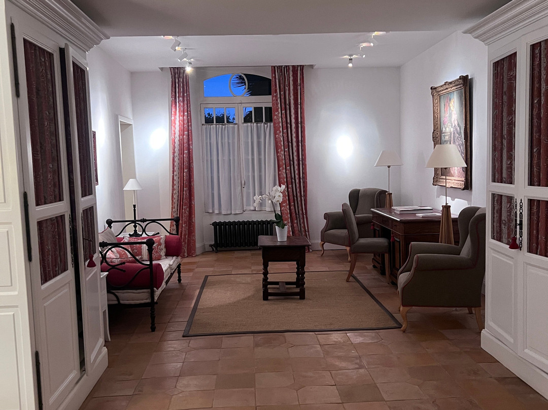 巴斯蒂德酒店主图