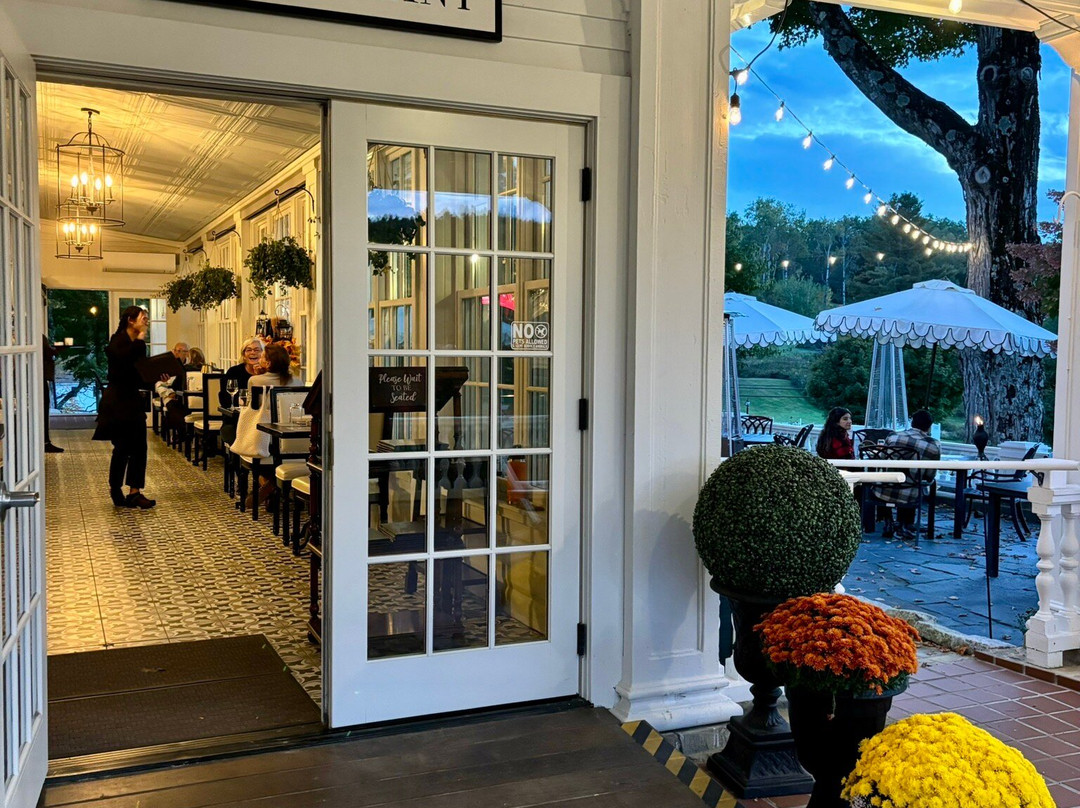 The White House Inn主图