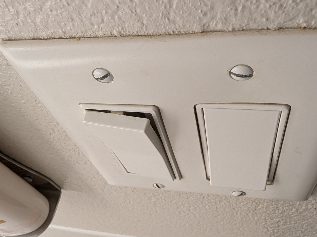 西拉伯克快捷假日&套房酒店主图