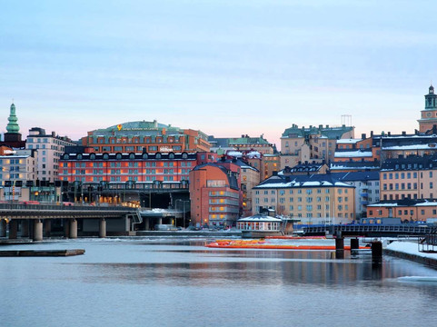 希尔顿斯鲁森酒店主图