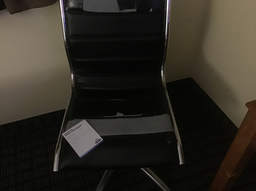 托灵顿戴斯酒店主图