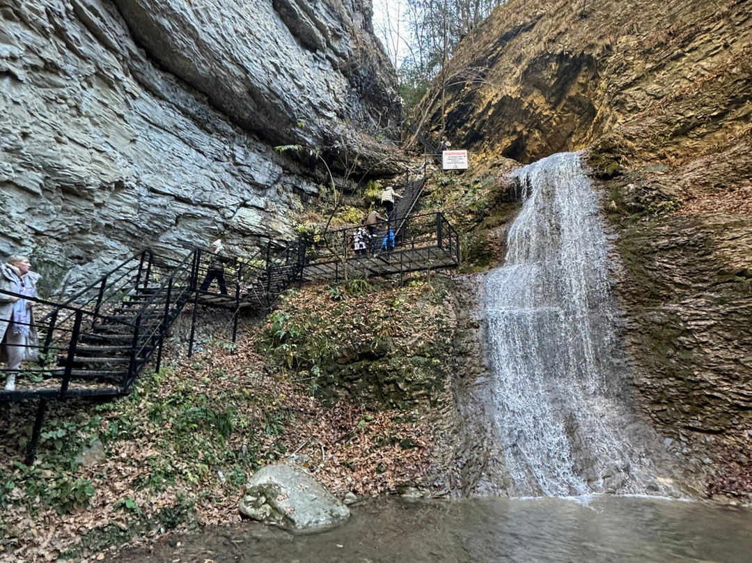 Nikhaloi Waterfalls景点图片