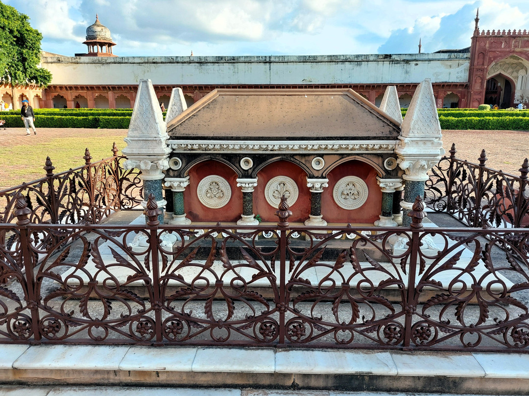 Tomb Of John Russell Colvin-阿格拉必去景点