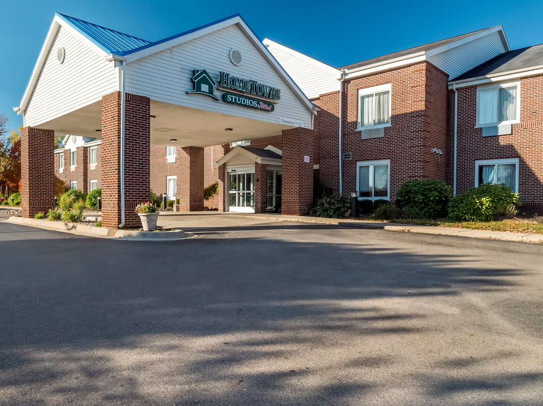 HomeTowne Studios by Red Roof East Lansing - Okemos主图