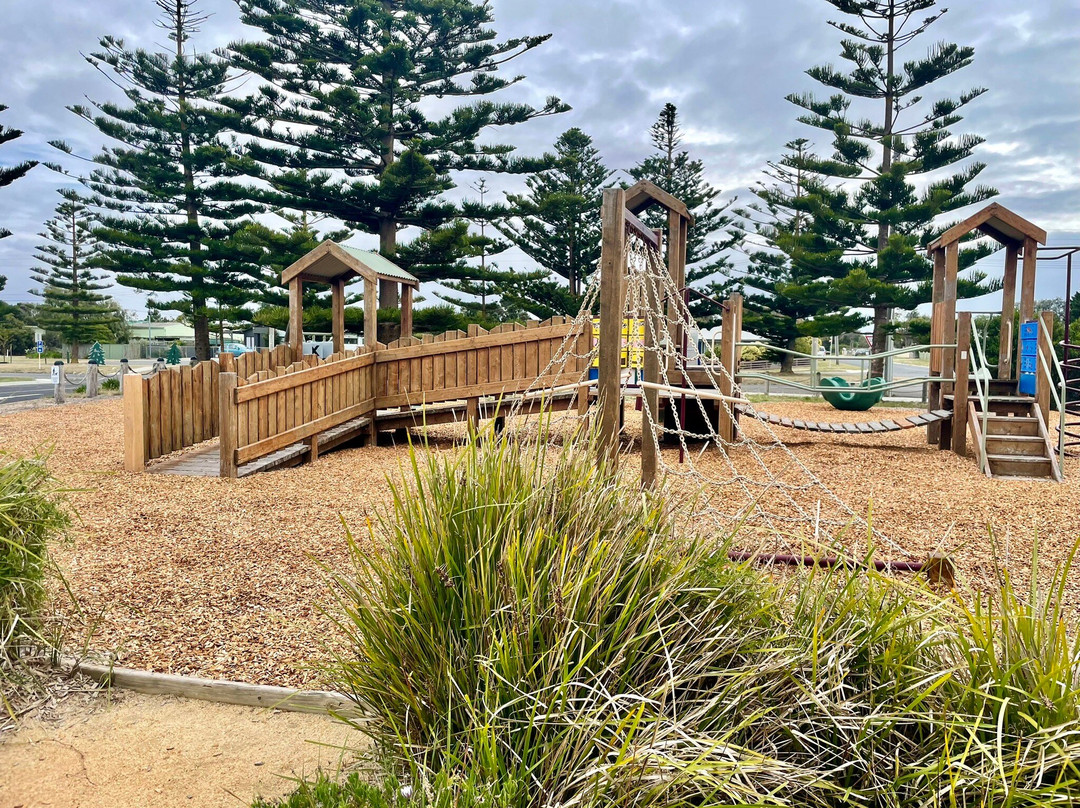 Golden Beach Playground景点图片