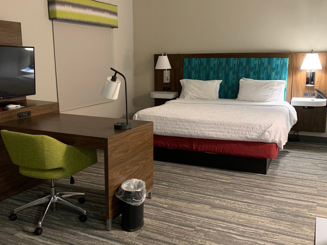 西点希尔顿恒庭旅馆&套房酒店主图