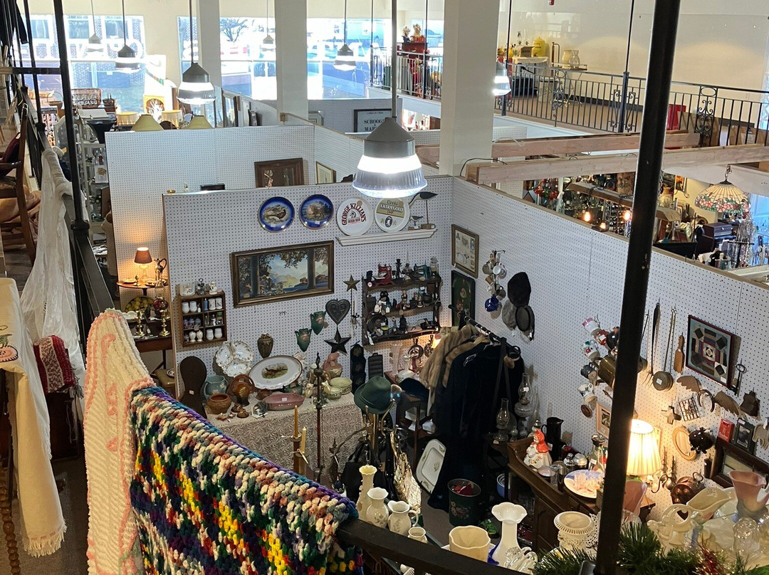 Point Pleasant Antique Emporium景点图片