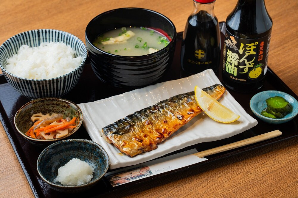 炭火焼干物食堂　嘉志乃