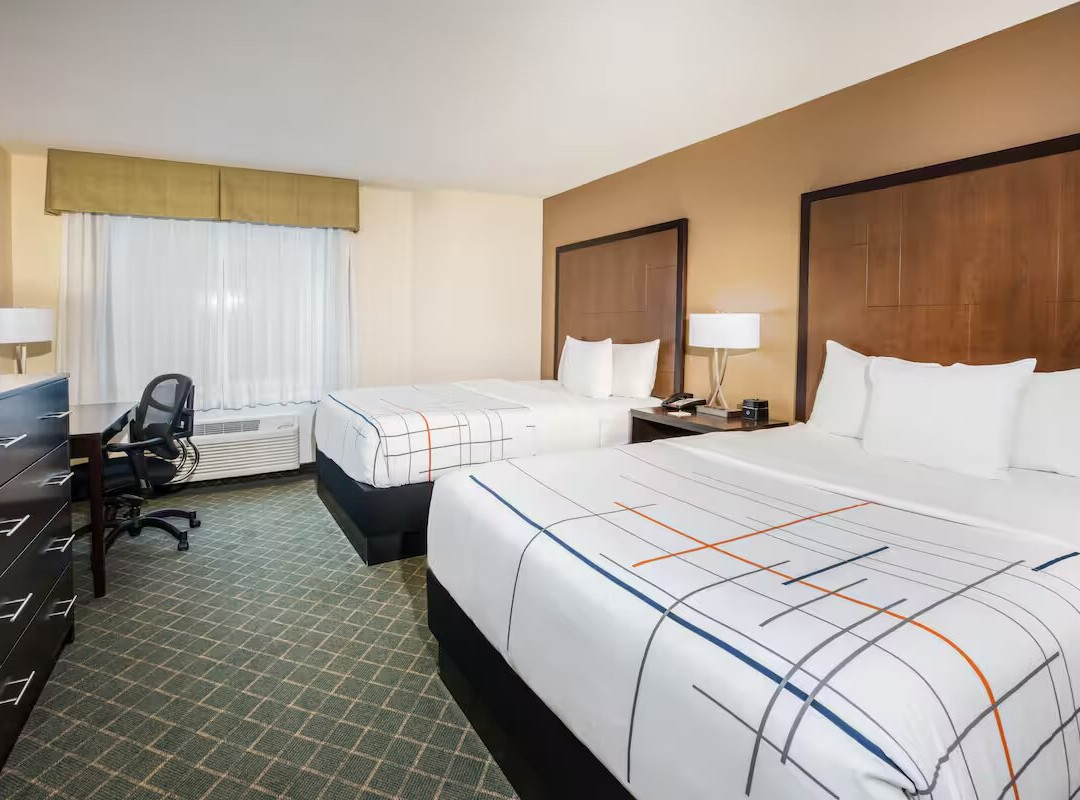 波特兰机场拉昆塔套房酒店主图