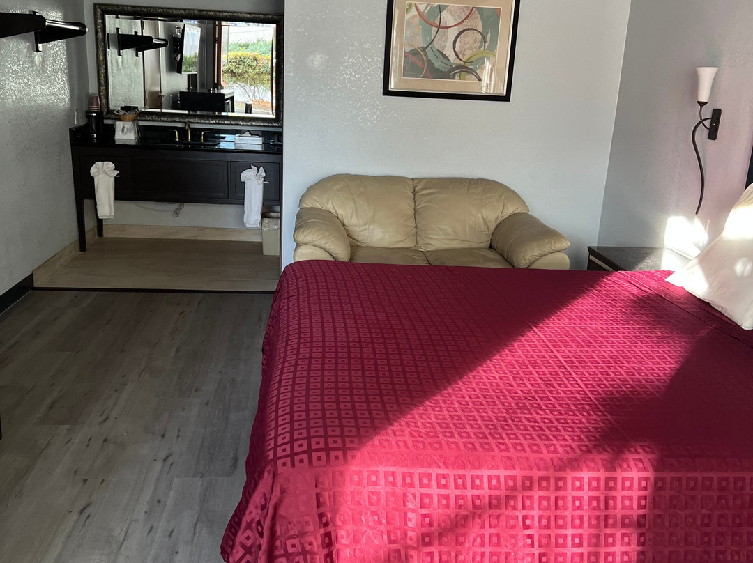 阿塔斯卡德罗速8酒店主图