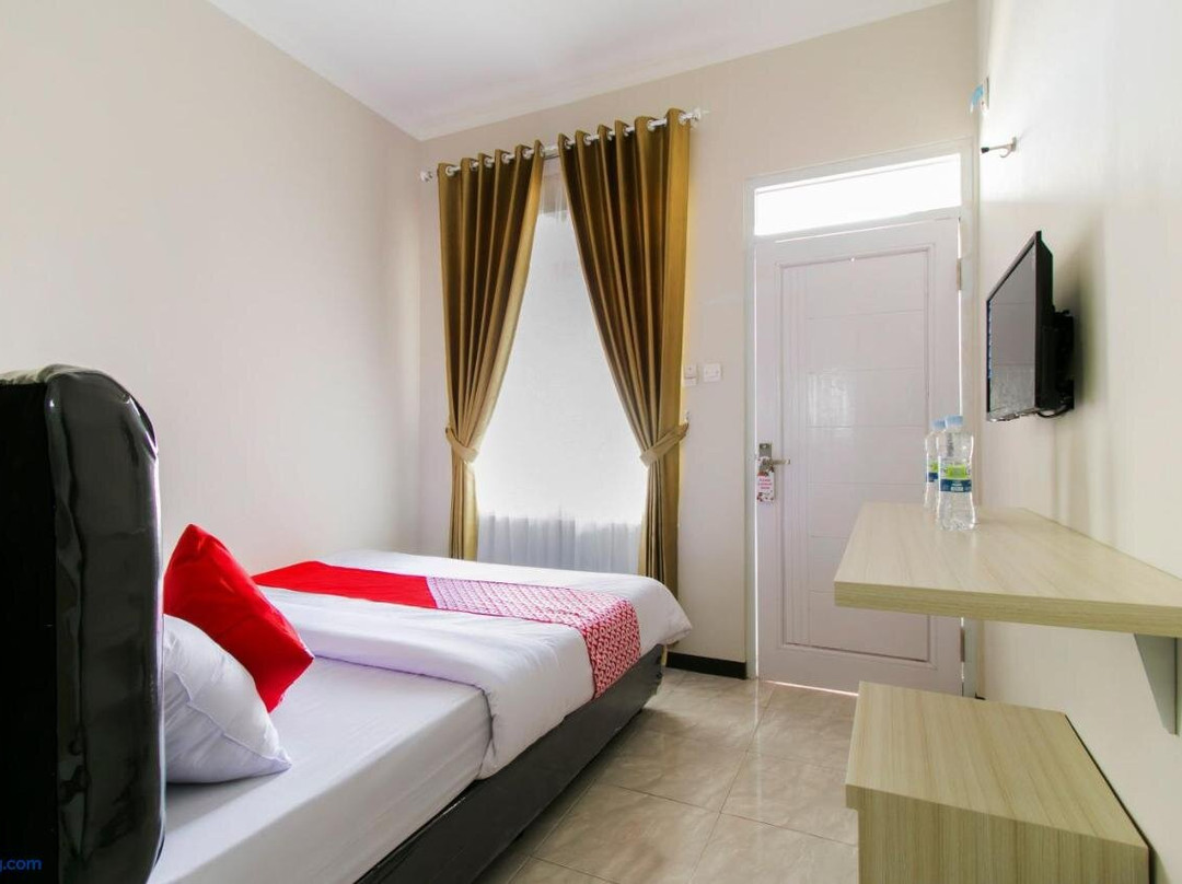 Super Oyo 1078 Fakhira Residence