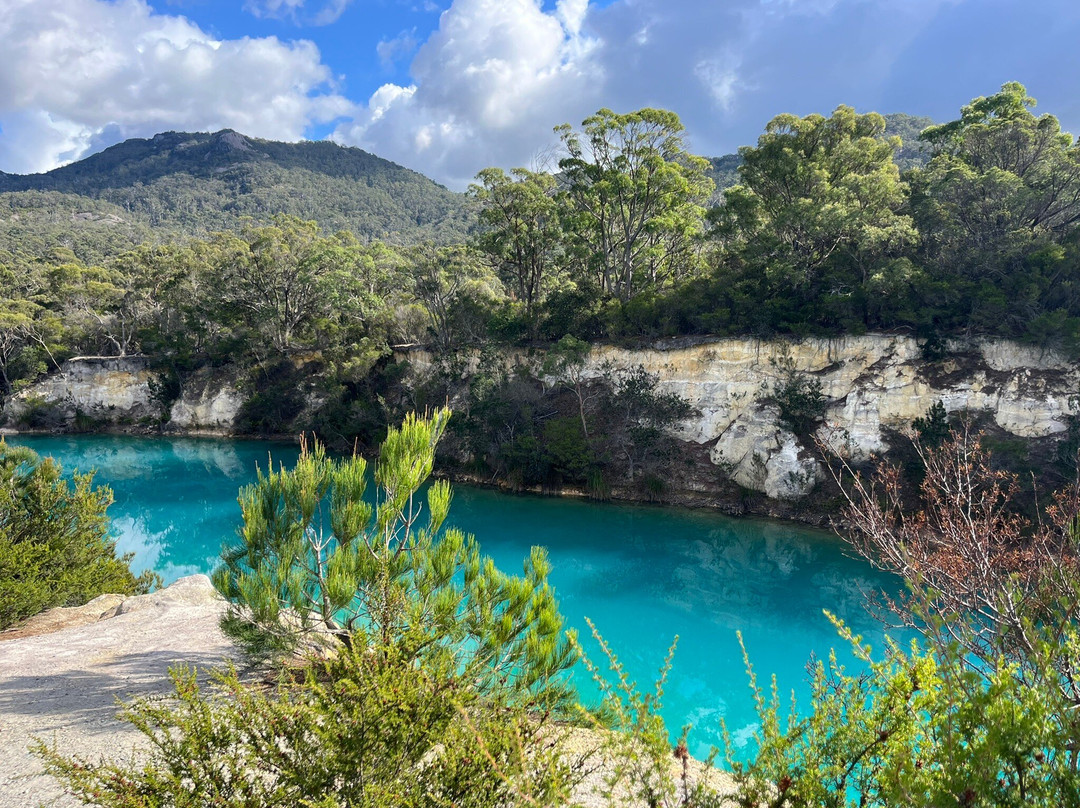 Little Blue Lake景点图片
