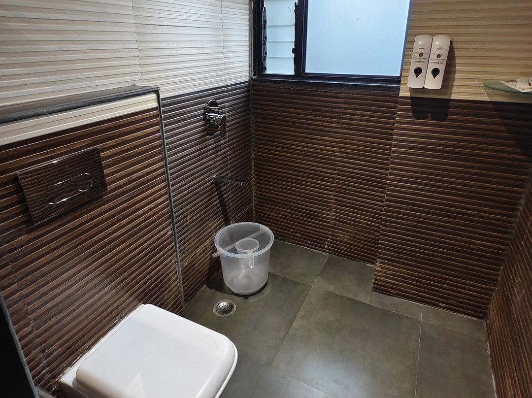 Sumi Queen's Yard Rink Mall Darjeeling主图