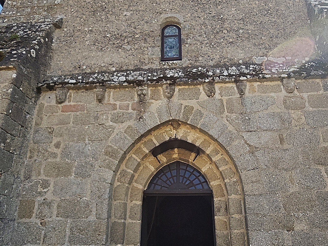 Église Saint-Laurent de Saint-Priest-la-Feuille景点图片