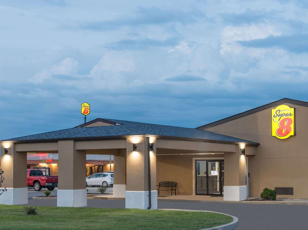 Super 8 by Wyndham Charleston MO