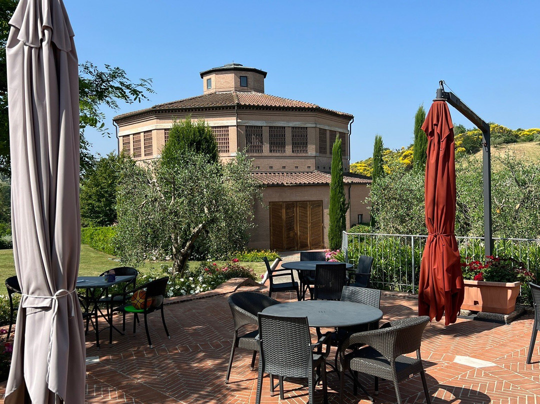 Tenuta Santavenere - Casa Vinicola Triacca-蒙特普尔恰诺必去景点