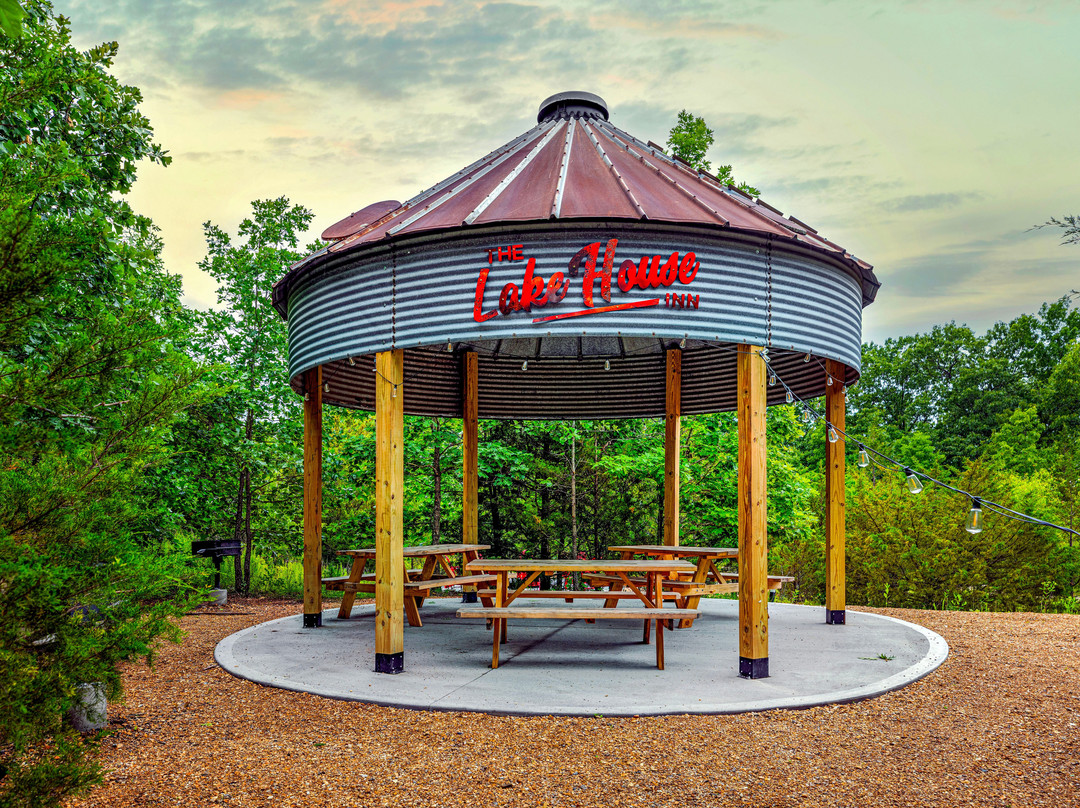 The Lake House Inn主图