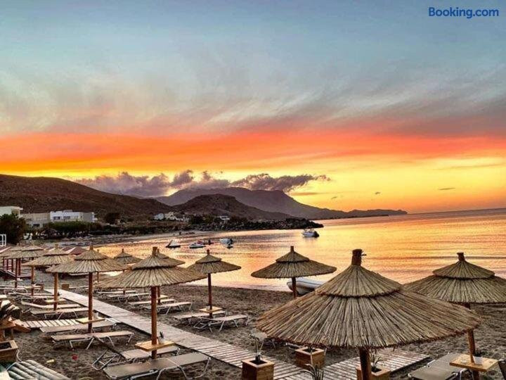 Pirgos酒店住宿-Mavros Molos Beach Rooms