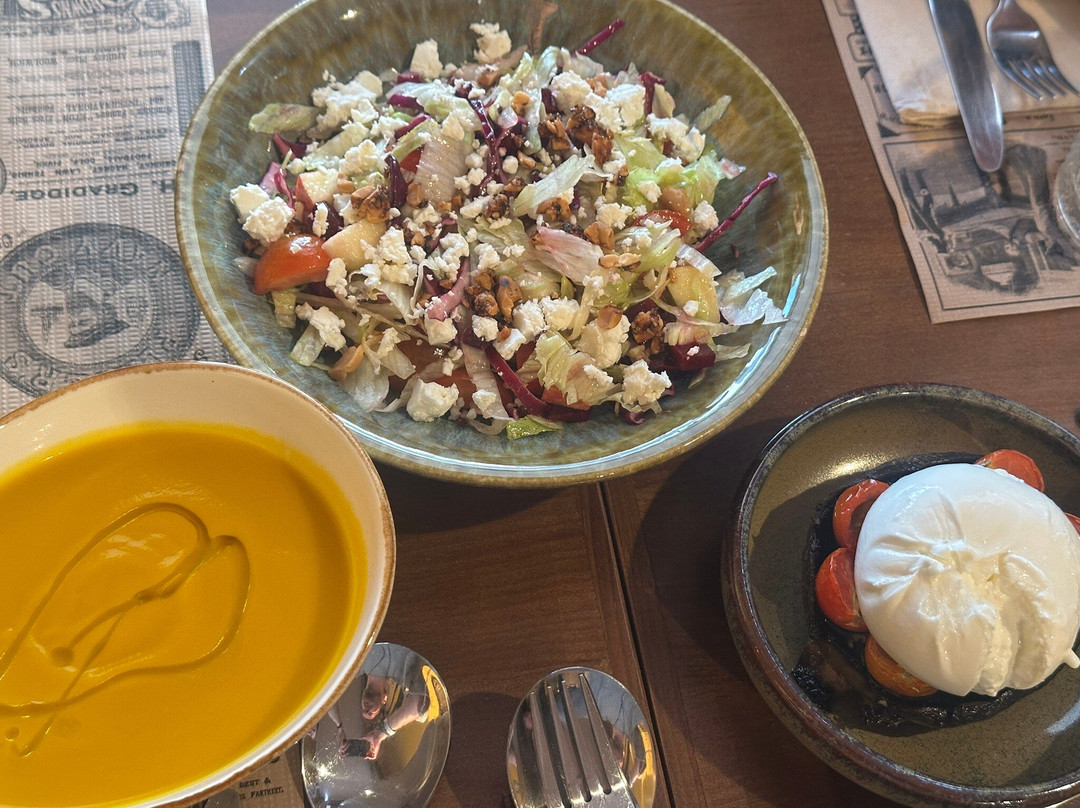 Cem Lugares Bistro