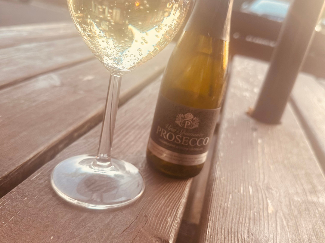 The Westlynne Hotel & Apartments主图