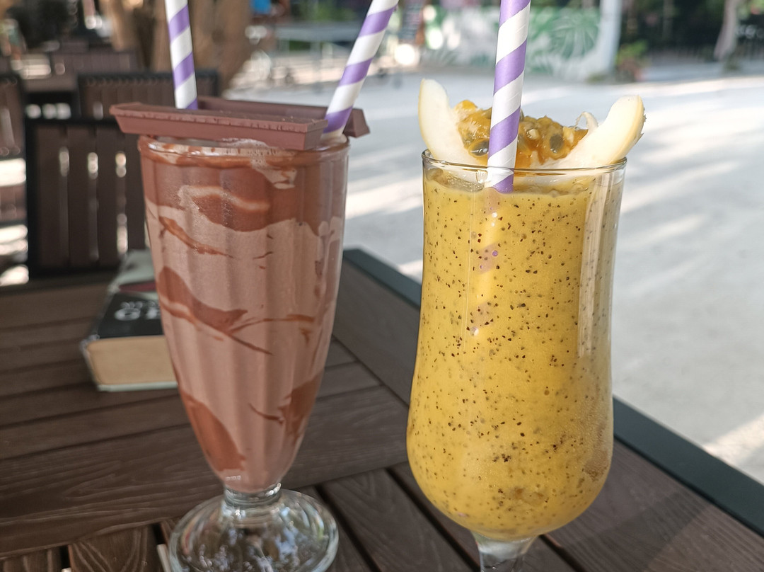 Dhiffushi Inn Beach Bar