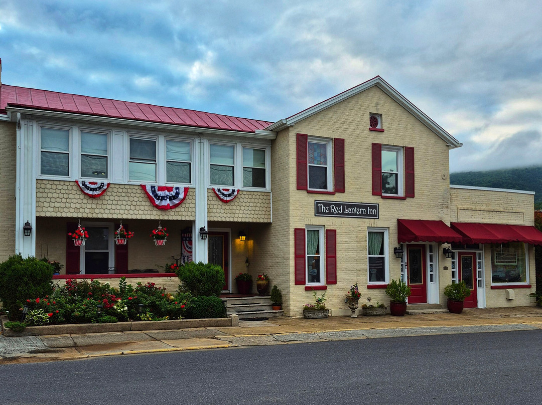 The Red Lantern Inn主图