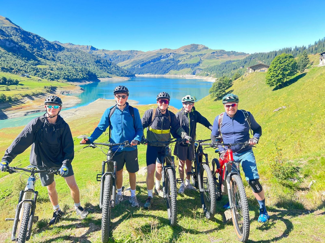 Cool Bus Airport Transfers-布尔格圣莫里斯必去景点