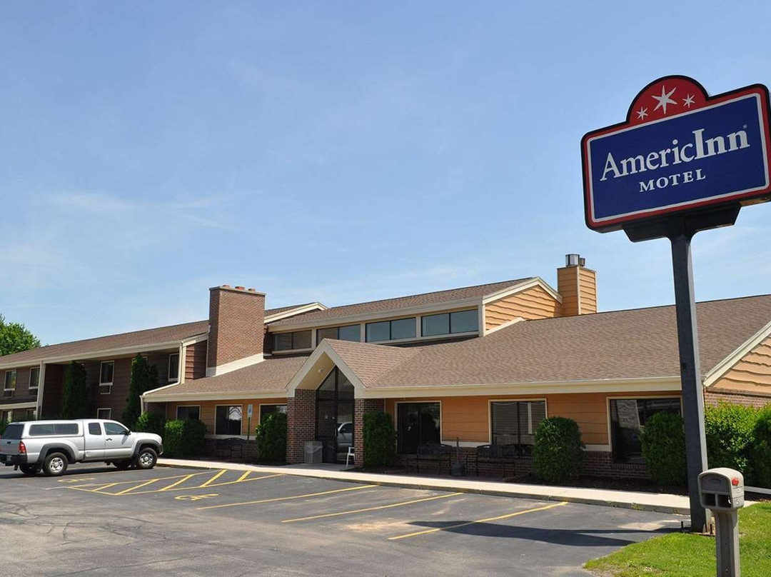 埃尔克哈特莱克酒店住宿-AmericInn by Wyndham Plymouth