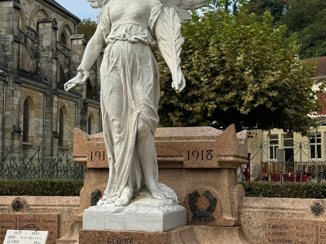 Monument aux Morts-Peyrehorade必去景点