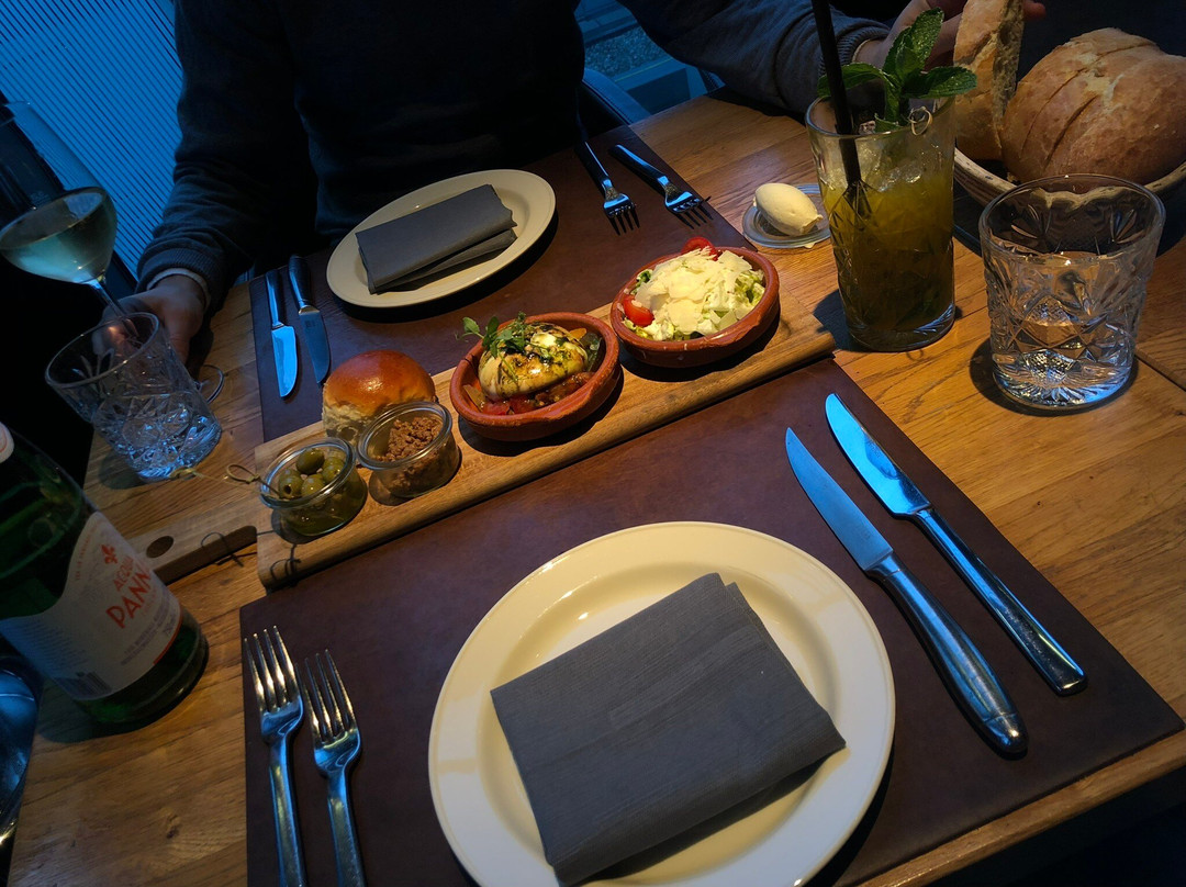 clouds - Heaven's Bar & Kitchen