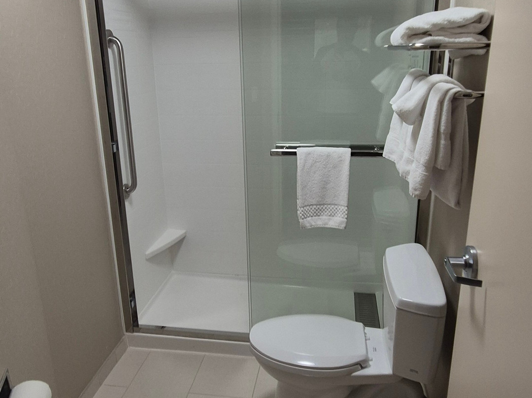 伊利春季山丘套房酒店主图