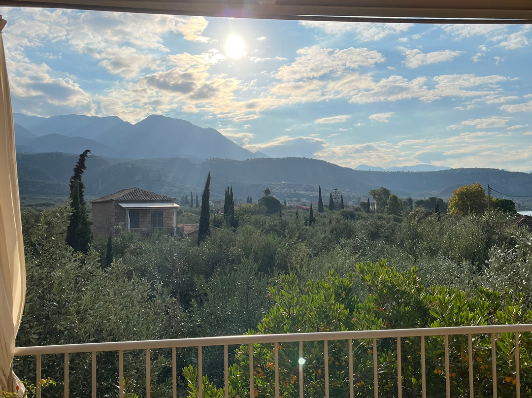 伊利斯酒店主图