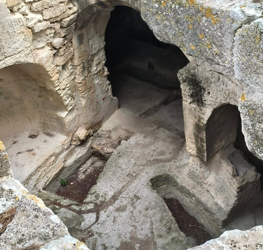 Abbey of Saint-Roman (L'abbaye de Saint-Roman)-Beaucaire必去景点