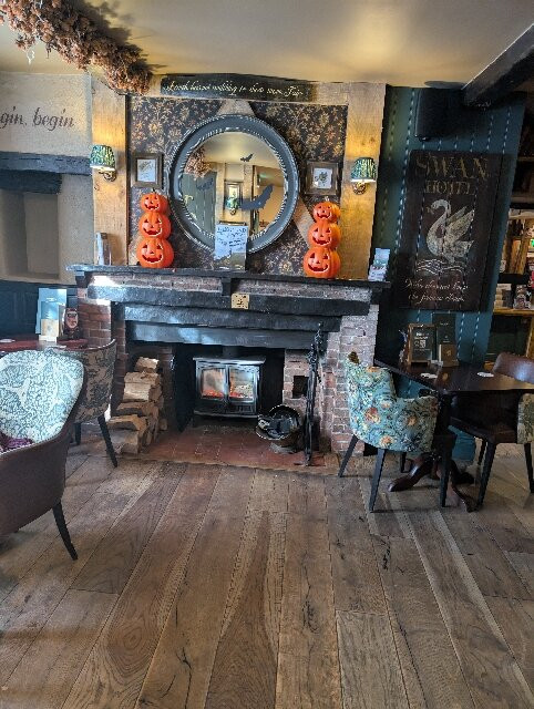 麦克唐纳德天鹅酒店主图