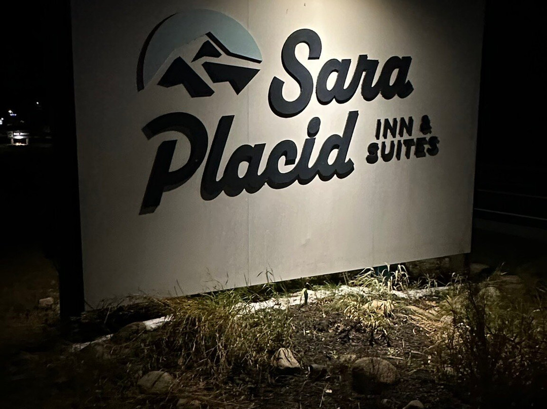 Saraplacid Inn & Suites主图