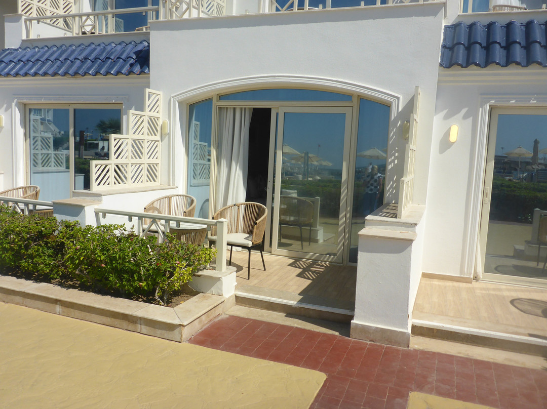 地中海阿祖尔酒店主图