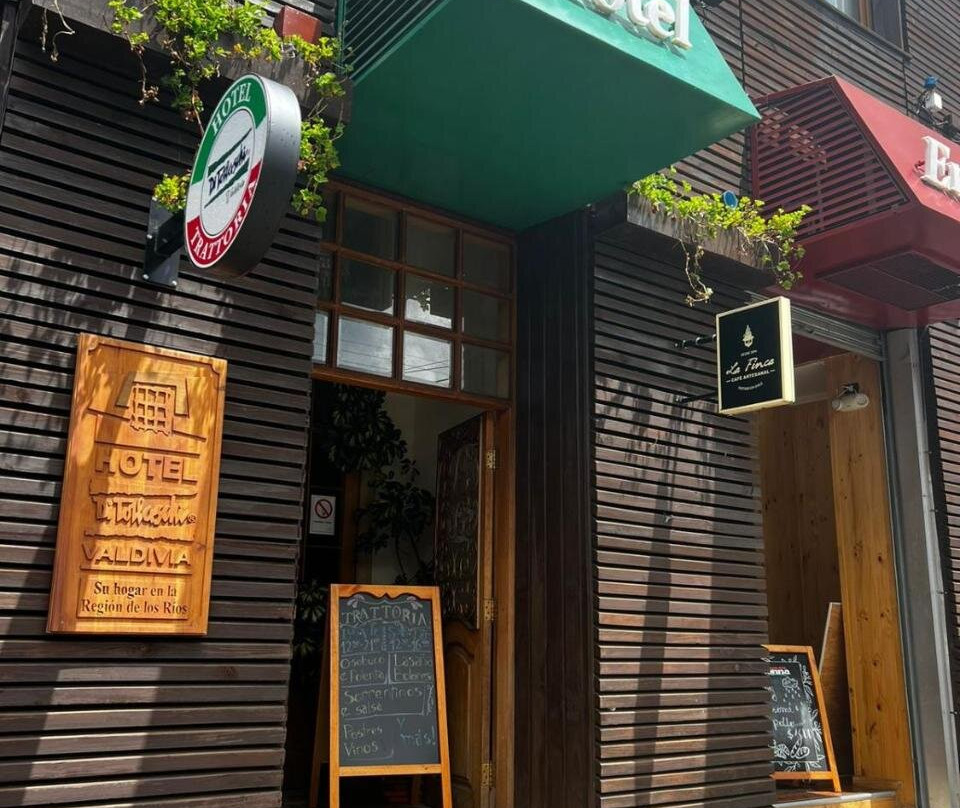 Los Rios Region酒店住宿-Hotel Y Trattoria Di Torlaschi