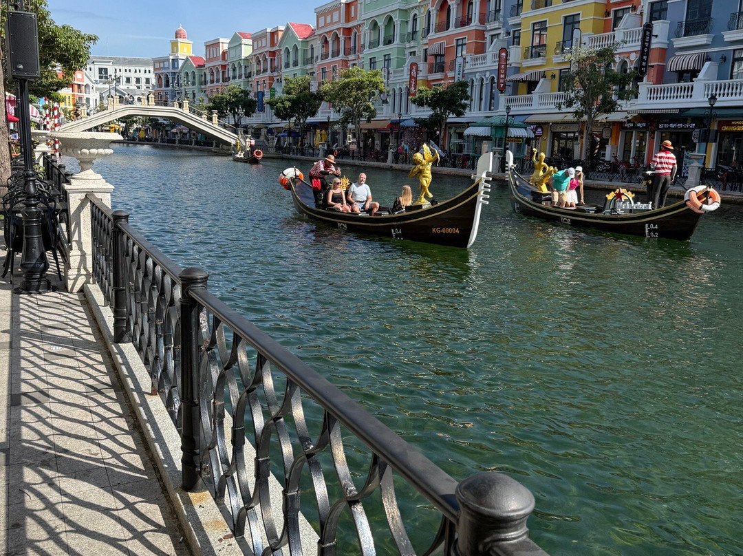 Vietnam Trust Car Rental Company-胡志明市必去景点