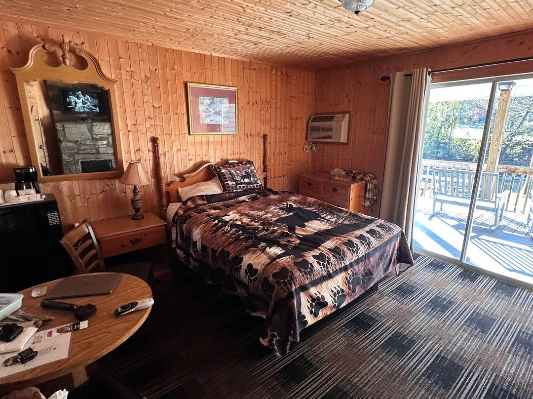 Lloyd's On The River Country Inn By Oyo主图