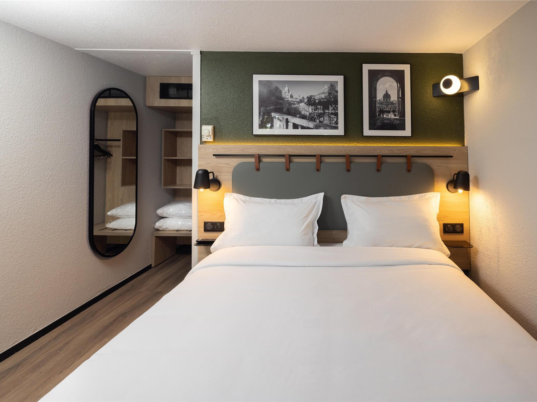 巴黎西部热内维尔港口钟楼酒店