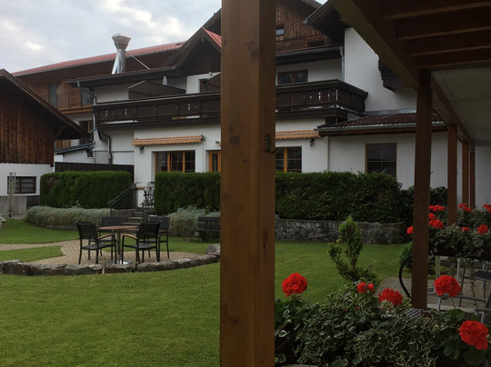 金玫瑰酒店主图