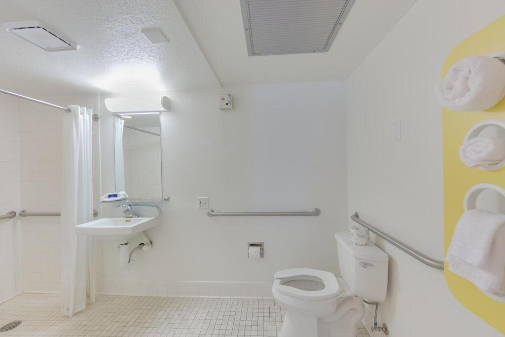 Shasta Vista Inn & Suites